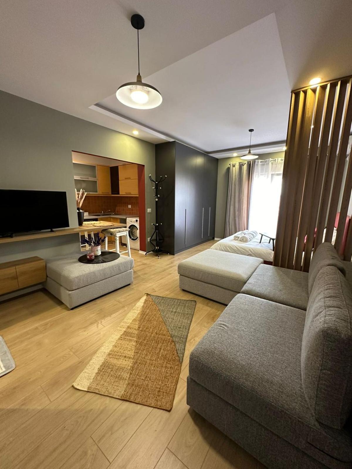 Urban Charm Studio With Balcony Τίρανα Εξωτερικό φωτογραφία